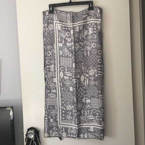 Authentic GUCCI Logos Motifs Grey + White Silk Hand Rolled Scarf - Picture 2 of 5